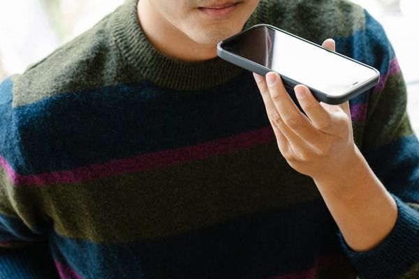 Voice assistant device being configured on smartphone